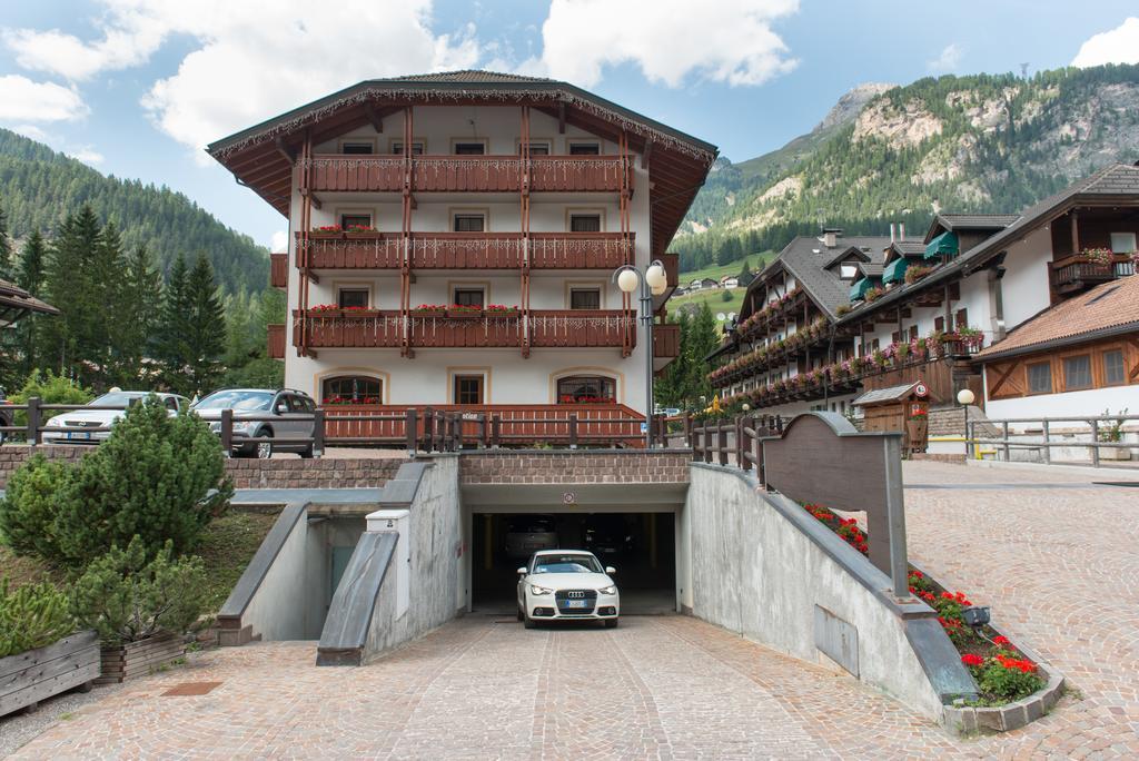 Garni Aritz Hotel Campitello di Fassa Exterior photo