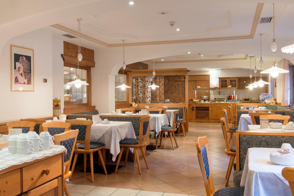 Garni Aritz Hotel Campitello di Fassa Exterior photo