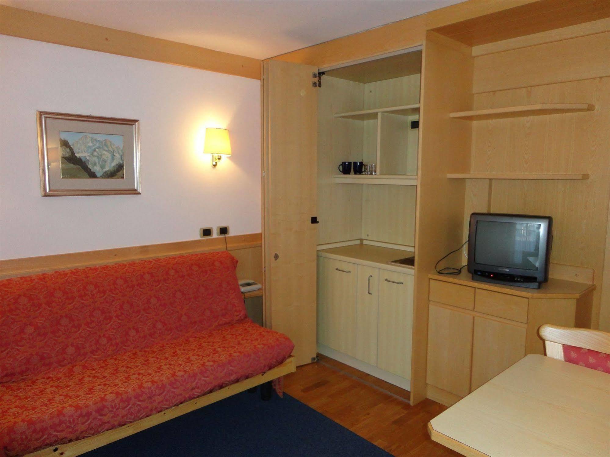 Garni Aritz Hotel Campitello di Fassa Exterior photo